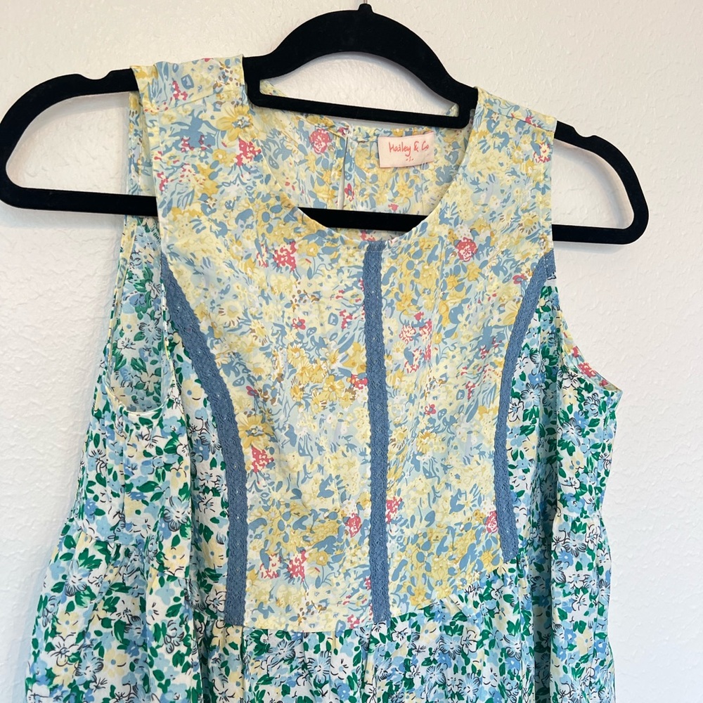 NWT Hailey & Co floral top - Picture 3 of 3